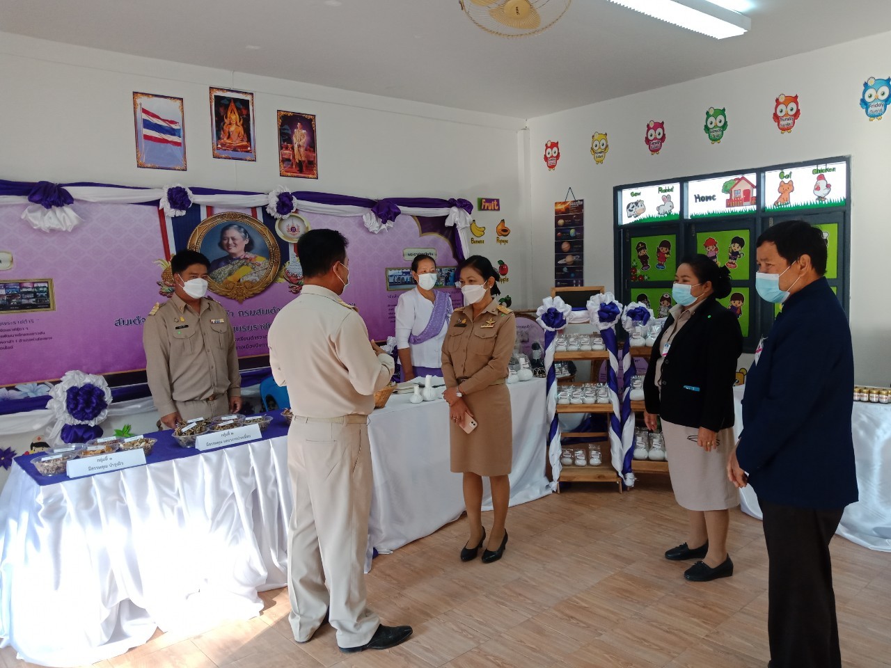title - ผู้ตรวจราชการกรม สำนักงานการปฏิรูปที่ดินเพื่อเกษตรกรรม (ส.ป.ก.) เฝ้ารับเสด็จสมเด็จพระกนิษฐาธิราชเจ้า กรมสมเด็จพระเทพรัตนราชสุดาฯ สยามบรมราชกุมารี ณ โรงเรียนตำรวจตระเวนชายแดนบ้านห้วยดอกไม้ ตำบลวิศิษฐ์ อำเภอเมืองบึงกาฬ จังหวัดบึงกาฬ ผ่านสื่ออิเล็กทรอนิกส์ (ออนไลน์)